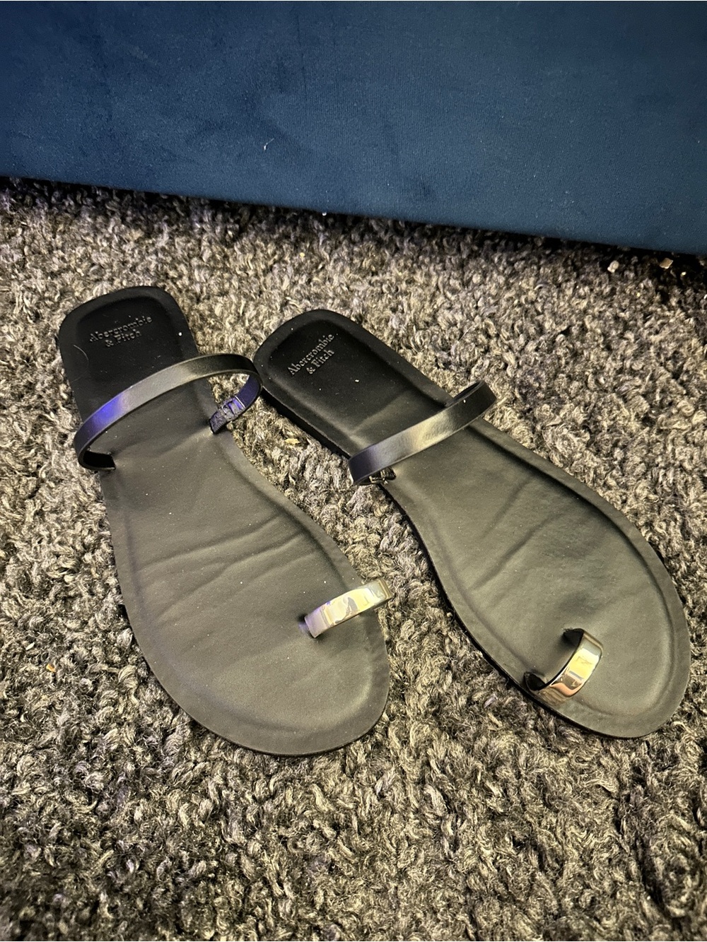 Abercrombie Mossimo Supply Co. Black Strappy Toe-Ring Slide Sandals